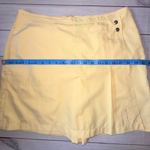 Izod Light Yellow Skort Size 10
Preppy Pickleball Tennis Casual Summer Beach - Picture 5 of 6